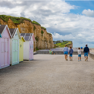 Découvrez la plage de Saint-Aubin-sur-Mer, un coin de paradis entre falaises et mer. Parfait pour se ressourcer et profiter des beautés de la Côte d'Albâtre. 🌤️