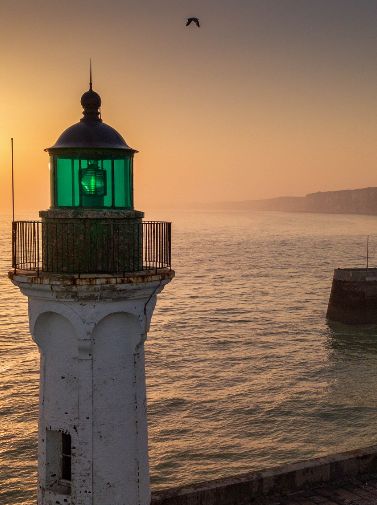 Les sunsets sont de retour sur la Côte d’Albâtre ! Des falaises dorées, un ciel en feu, et la mer en toile de fond... Rien de plus simple, rien de plus beau. 🧡